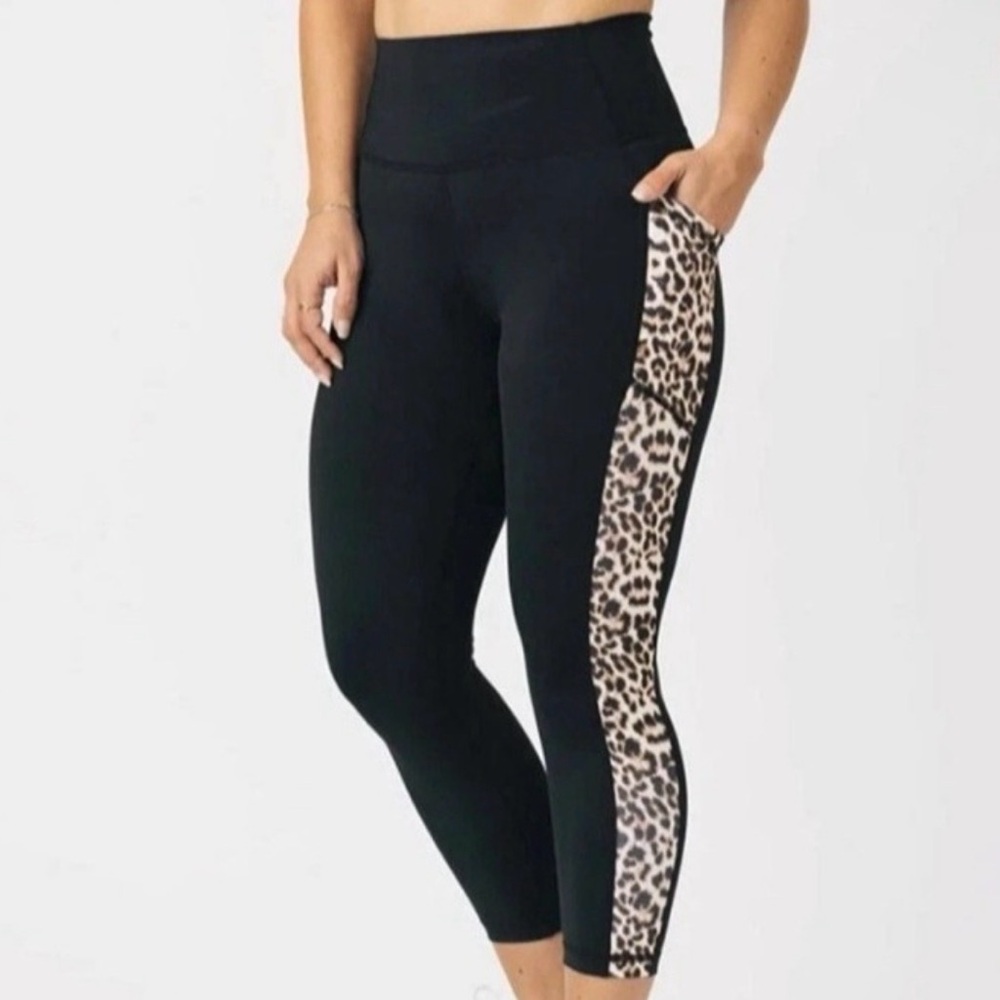 Zyia Active Brilliant Hi Rise Leopard Side Panel 20" Crop Leggings
